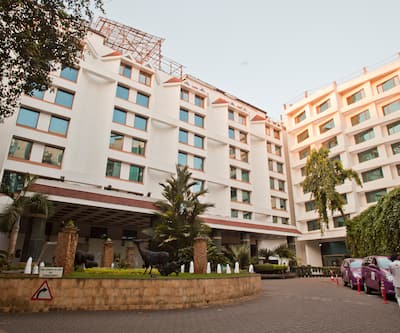 https://imgcld.yatra.com/ytimages/image/upload/t_hotel_yatra_city_desktop/v1391162311/Domestic Hotels/Hotels_Mumbai/Hotel The Orchid An Ecotel/Facade~1097.jpg